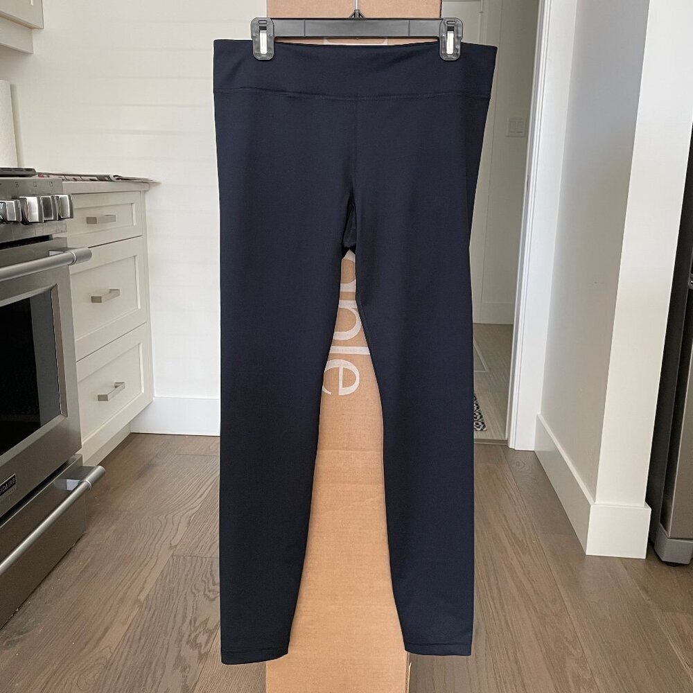 Under Armour Activewear Mid Rise Leggings Black Sz L - no fabric/size tag